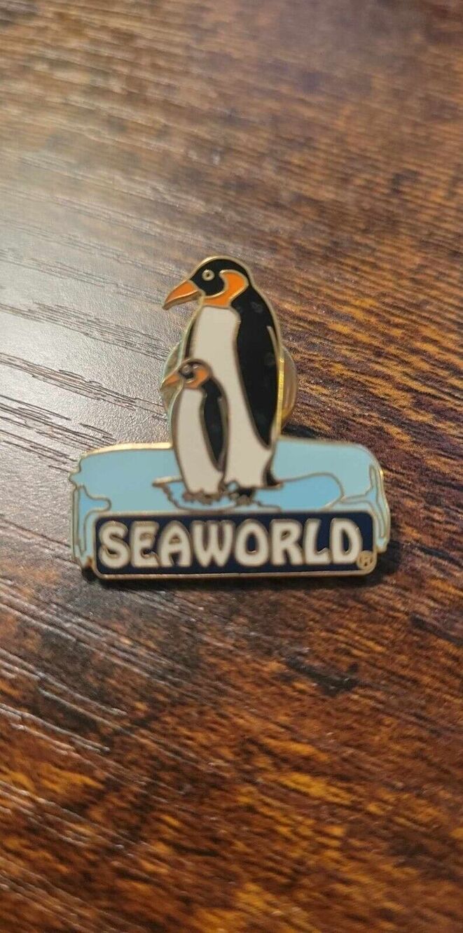 Rare SeaWorld trading pinback